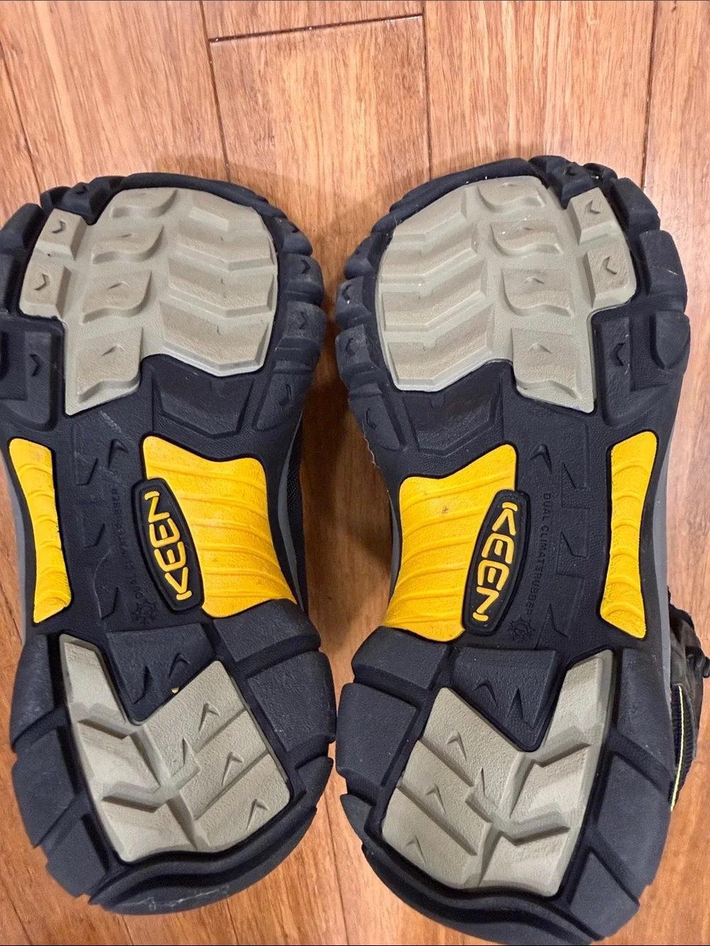 New! Keen Summit County men's winter boots